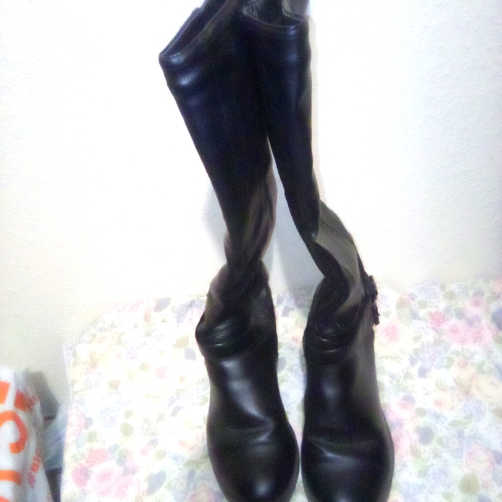 💐 Womens Black Faux Leather, Stylish Boots, Size 7